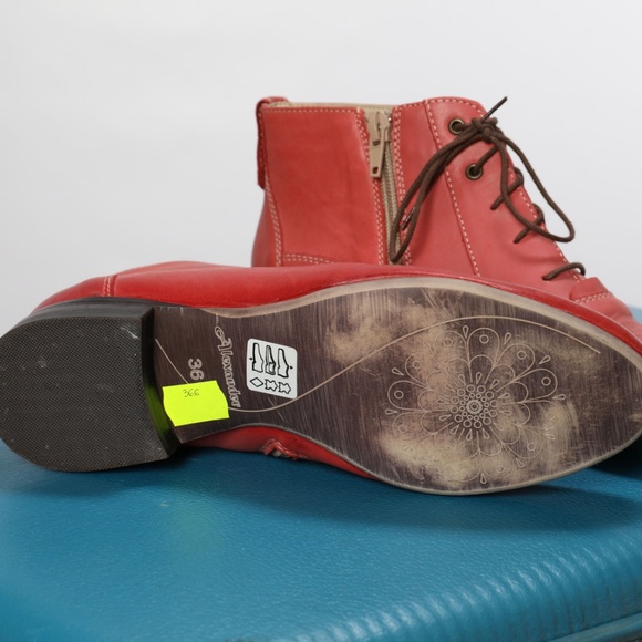 NWOT Pink/Red Leather Shoes-size 36 (6,5) - Picture 4 of 4